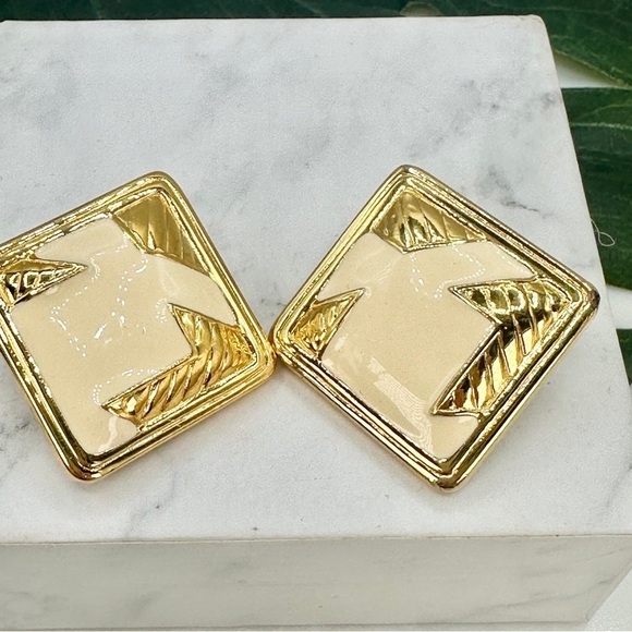 Vintage Monet Clip-On Earrings 1980s Signed Cream Enamel and Gold-tone Geometric - Picture 5 of 8
